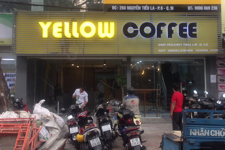 Mat dung Alu chu noi co den Led Yellow Coffee Nguyen Tieu La