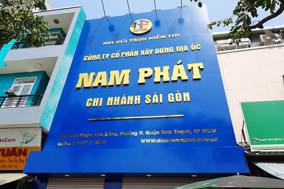 Thi công bảng hiệu mặt dựng Alu chữ nổi ở đâu Thi cong bang hieu mat dung Alu chu noi o dau